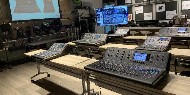 Foto 1 - Mixers digitais- equipamentos de dj- piano